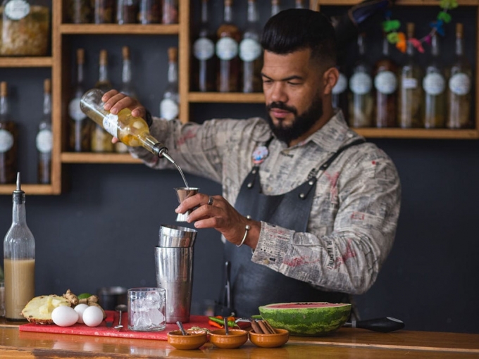 Aprende a diseñar cocteles con un bartender Aprende a diseñar cocteles con un bartender