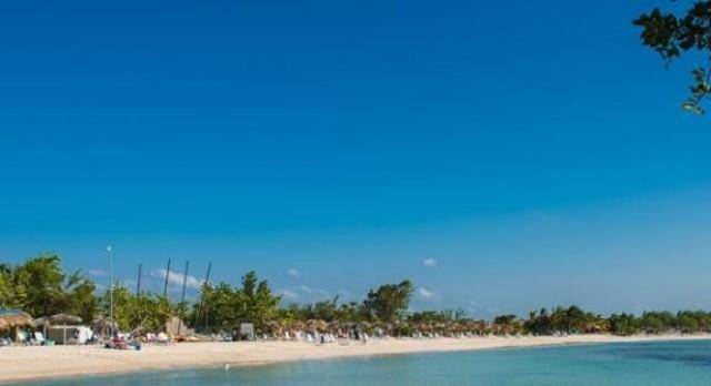 Aston Costa Verde Beach Resort 