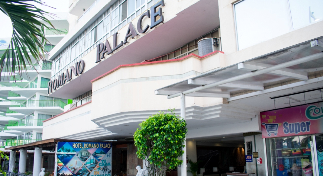Romano Palace Acapulco