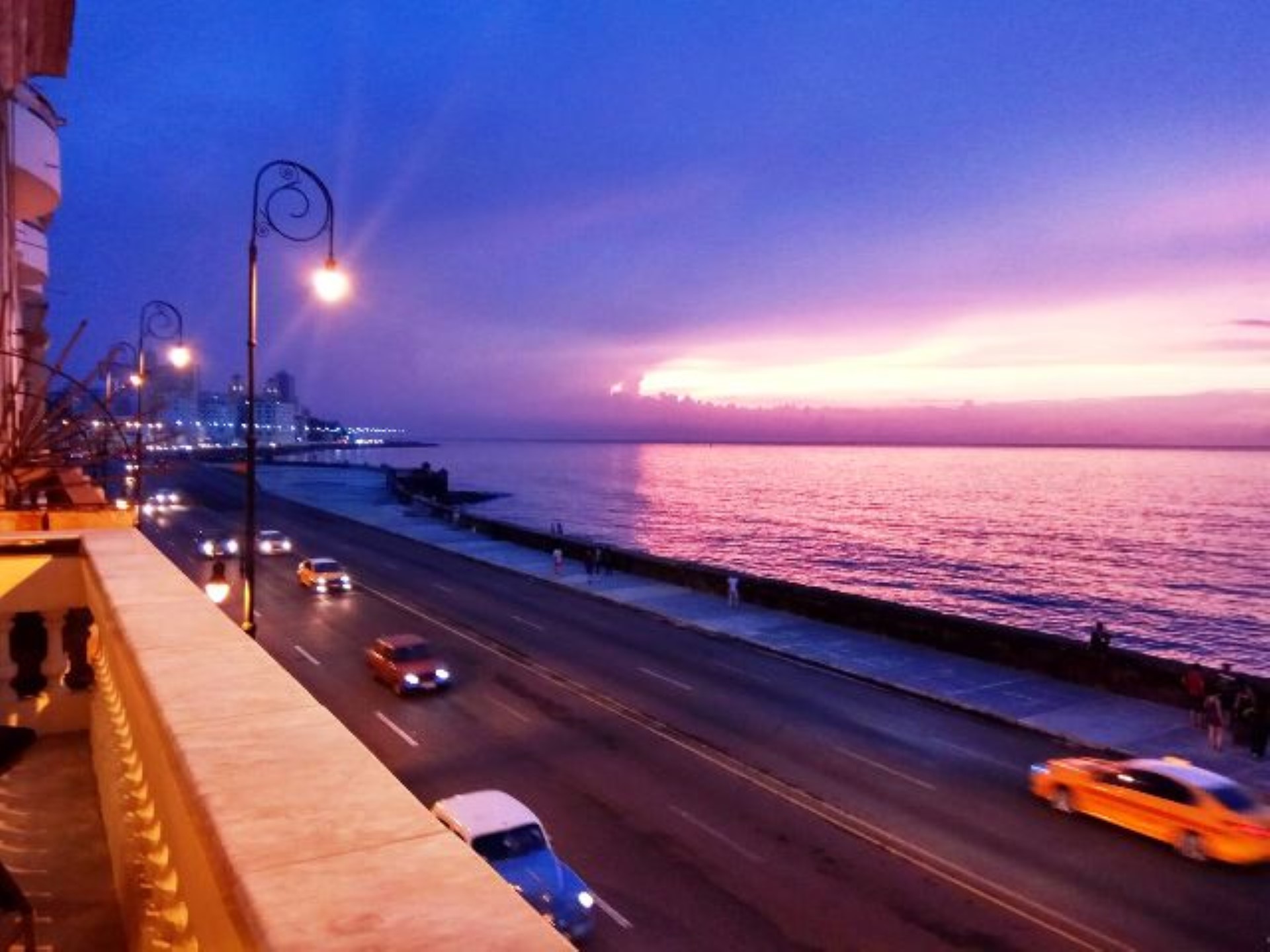 Malecón 663 -
                                                27