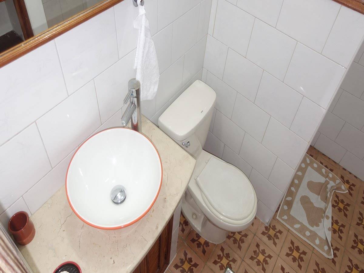 Hostal Perla del Oriente -
                                                Bathroom 2