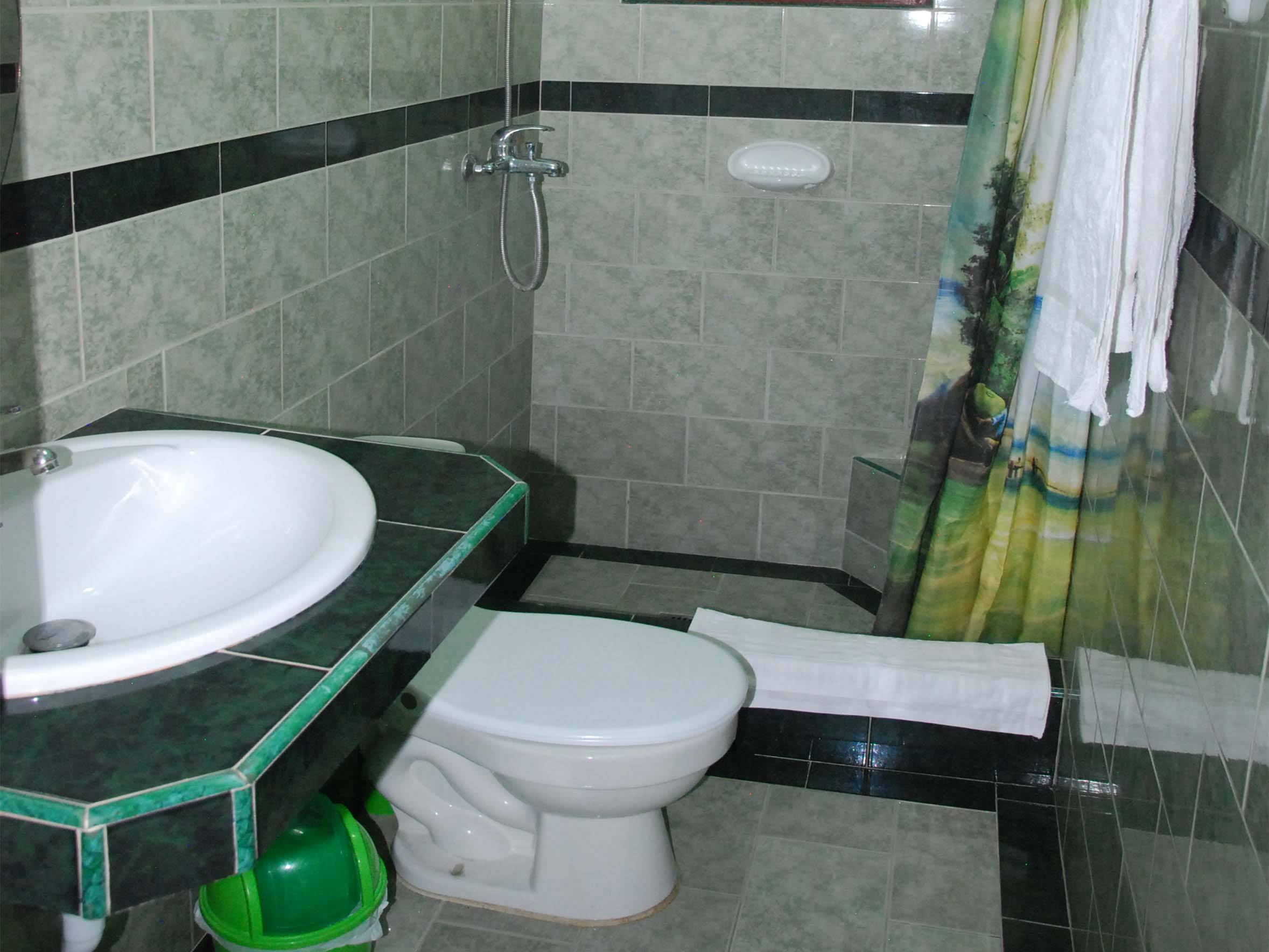 Casa Monzón -
                                                Bathroom 1.2