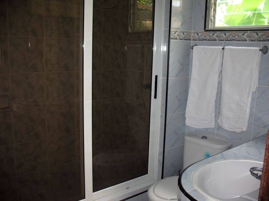 Casa Hostal Refugio de Reyes -
                                                Bathroom 1.2