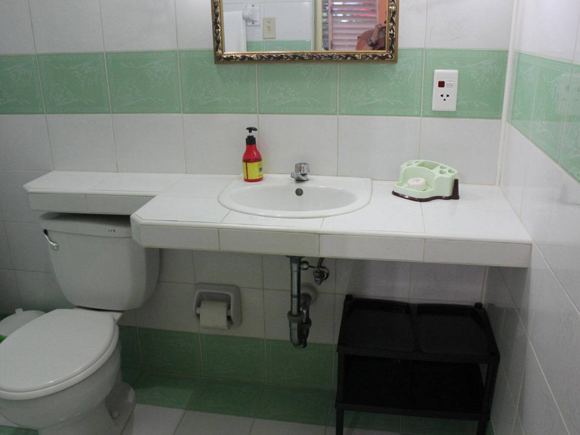 Hostal Iván y Lili -
                                                Bathroom 1
