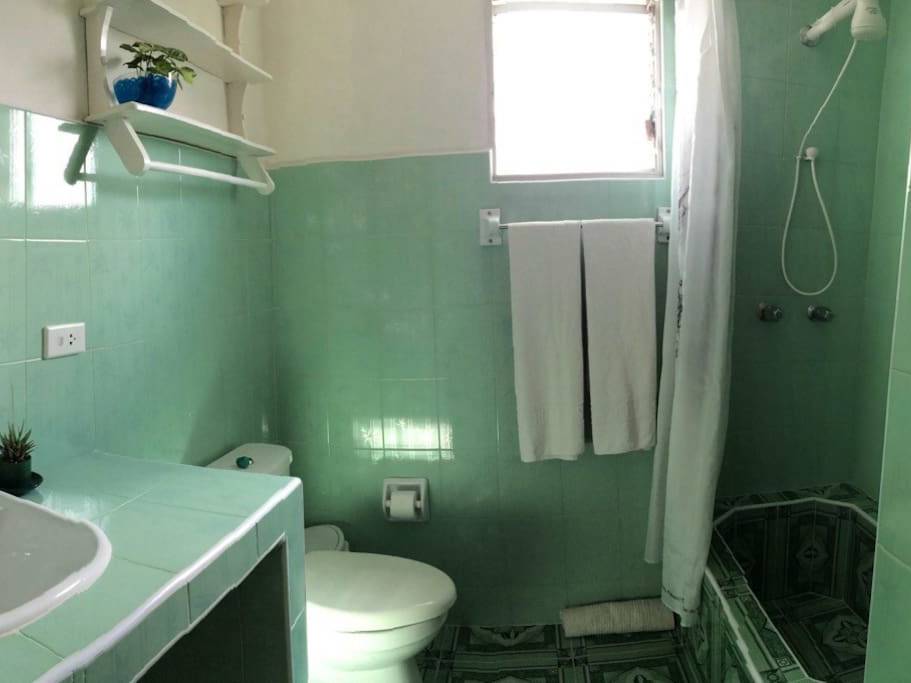 Casa Hostal Refugio de Reyes -
                                                Bathroom 2.2