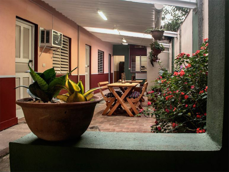 Hostal Itaca  -
                                                terraza
