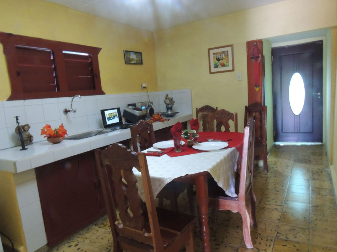Casa Alex -
                                                Kitchen and dining room 