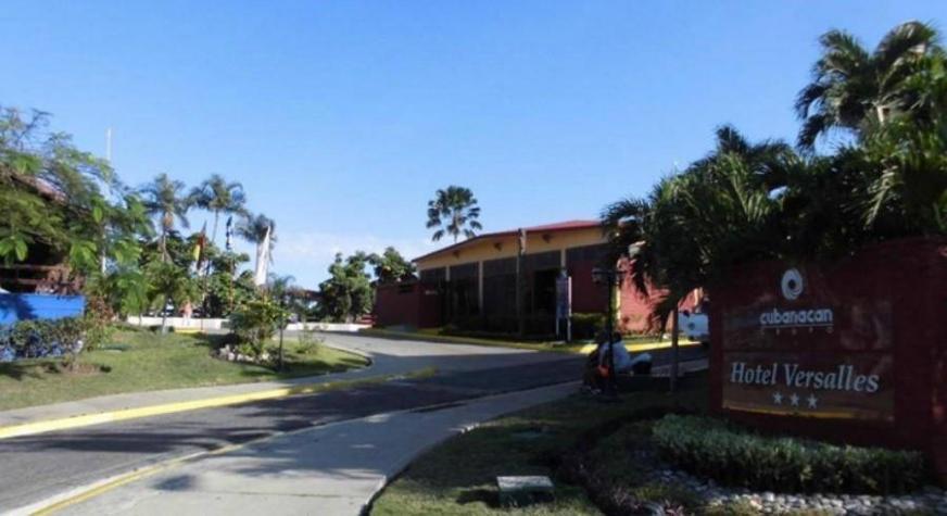 Paquete de aislamiento COVID19 - Hotel Versalles con desayuno, almuerzo y cena incluidas (desde La Habana) Paquete de aislamiento COVID19 - Hotel Versalles con desayuno, almuerzo y cena incluidas (desde La Habana)